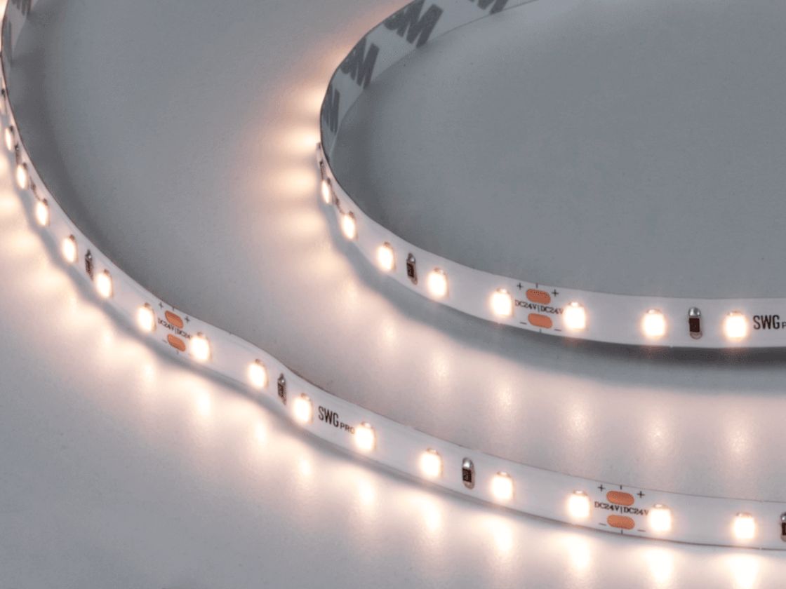 Включенная лента теплого белого свечения, вид сверху