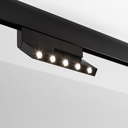 Светильник на треке во включенном состоянии, теплый свет