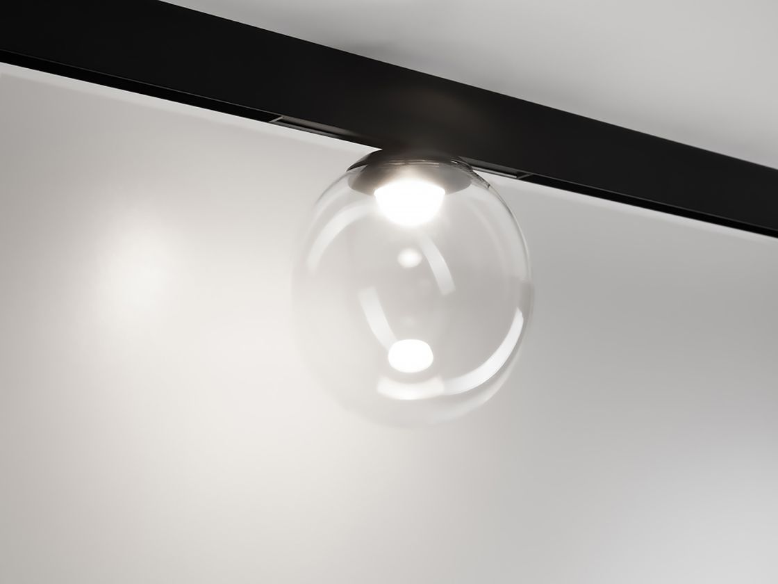 Светильник-шар на магнитном треке, ракурс сбоку