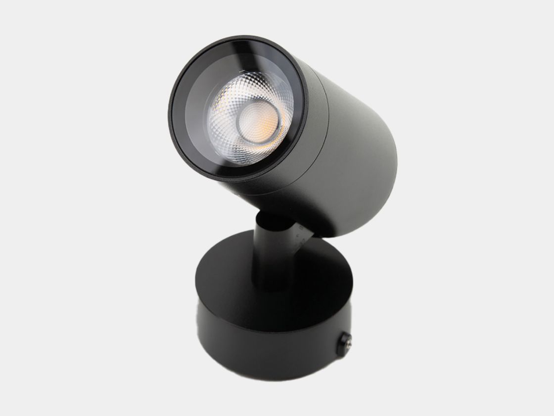 Накладной ландшафтный светильник черный, вид под углом