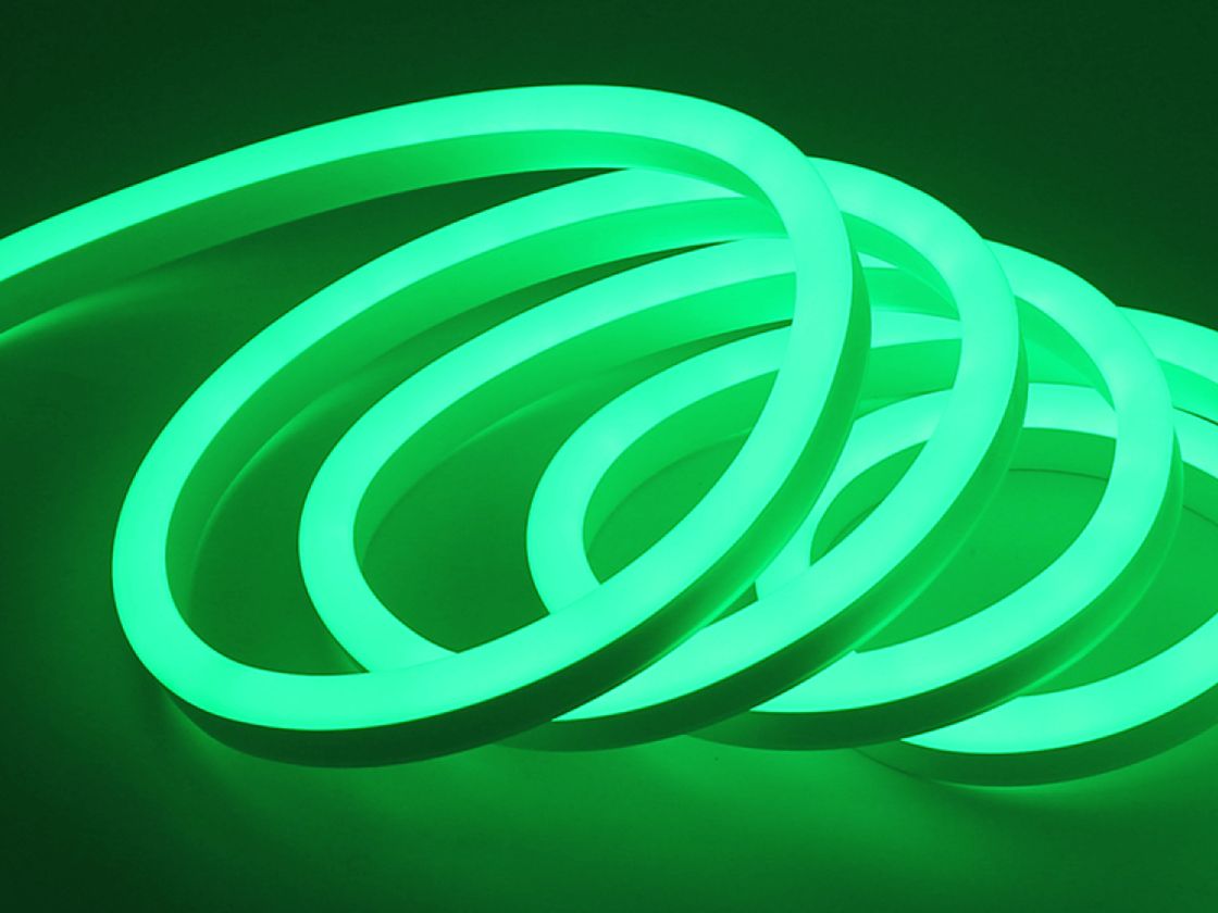 Зелёная неоновая лента SWG, светящаяся бухта на фоне