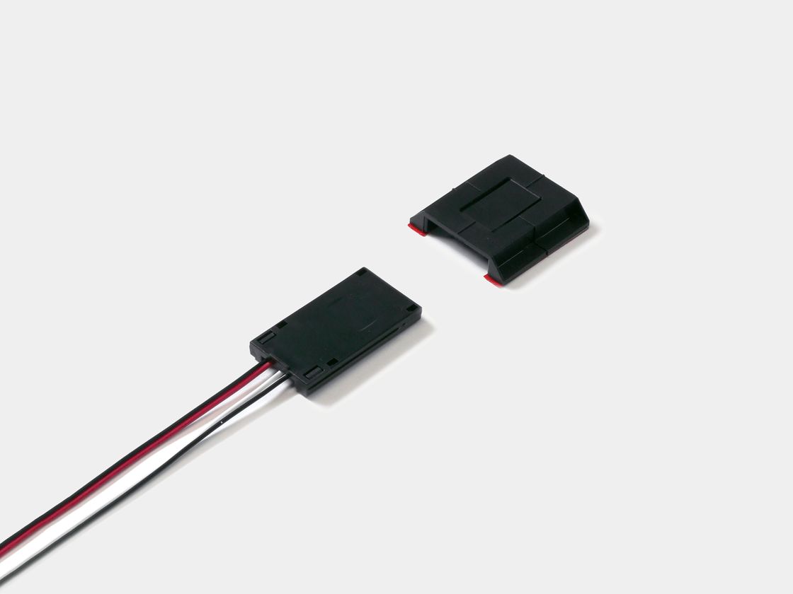 Черный корпус сенсорного датчика, вид сзади