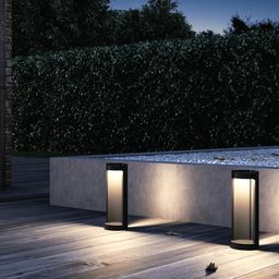 Напольные уличные светильники у дорожки, тёплый свет