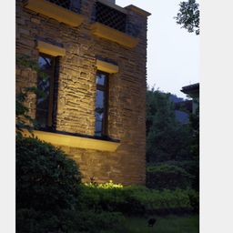 Пример подсветки фасада тёплым светом 3000К