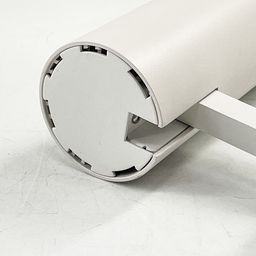 Тыльная часть корпуса спота и крепление к треку