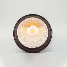 Трековый спот TL3P, изолированный вид под углом