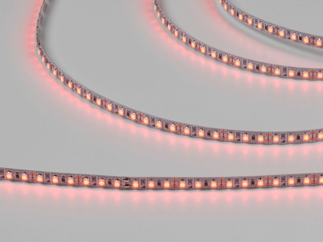 Светодиодная лента SWG 3528, красное свечение, крупный план