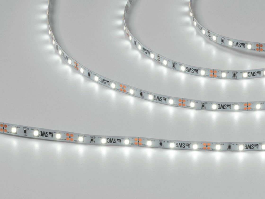Светодиодная лента SMD2835 в работе, холодный белый