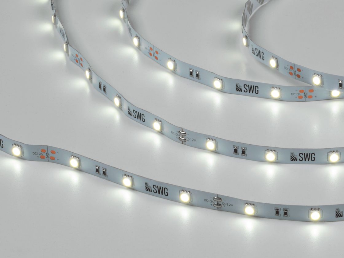 Светодиодная лента SWG SMD5050 в работе, холодное белое свечение