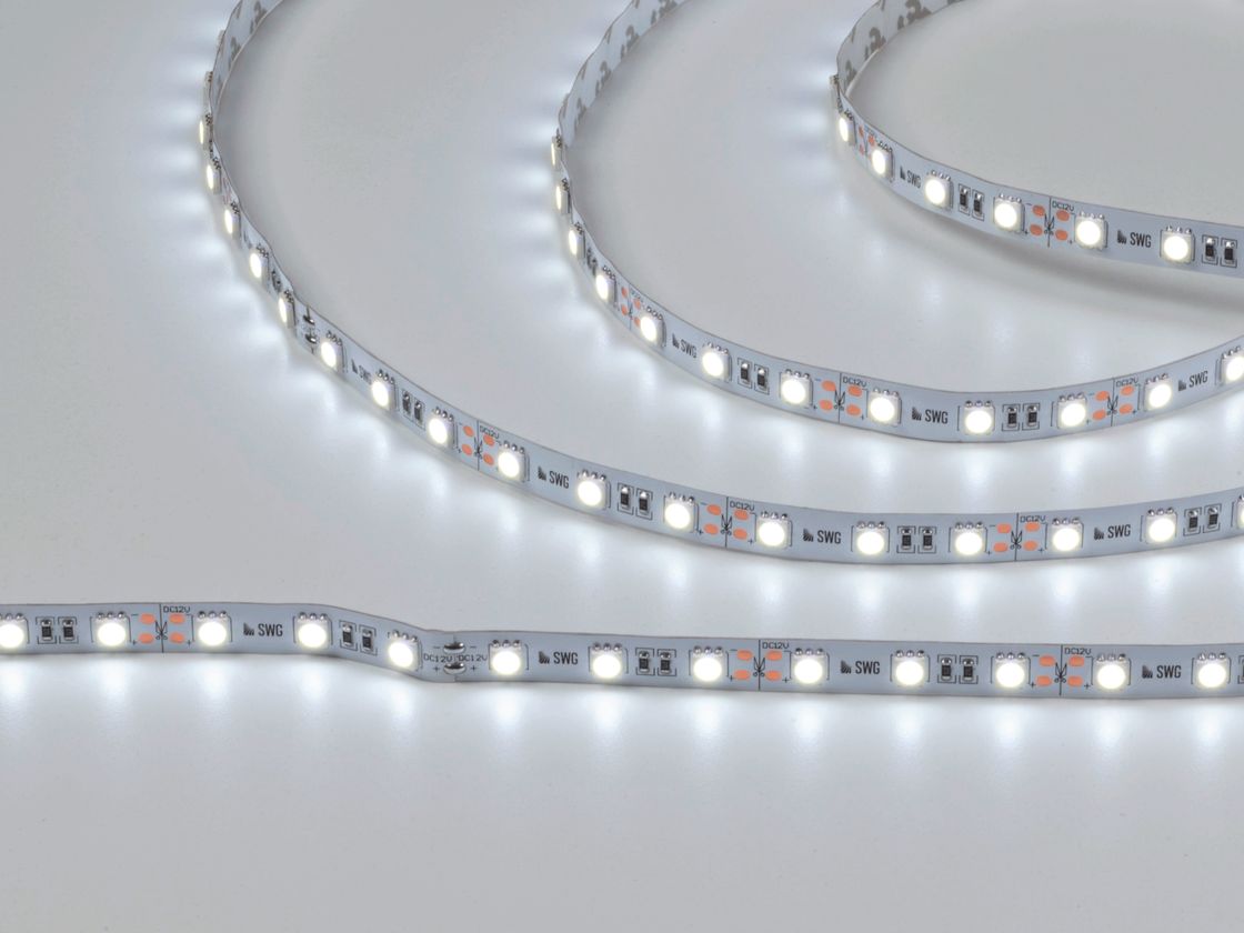 Светодиодная лента SMD5050 в работе, ультрахолодный белый