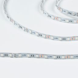 Лента SWG SMD5050 на белом фоне, вид дорожек