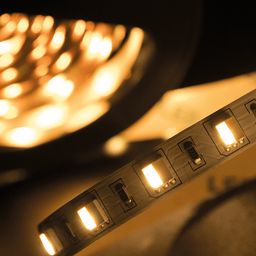 Фрагмент светодиодной ленты SMD5050, тёплое свечение