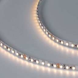 Светодиодная лента теплого свечения, включенная на поверхности