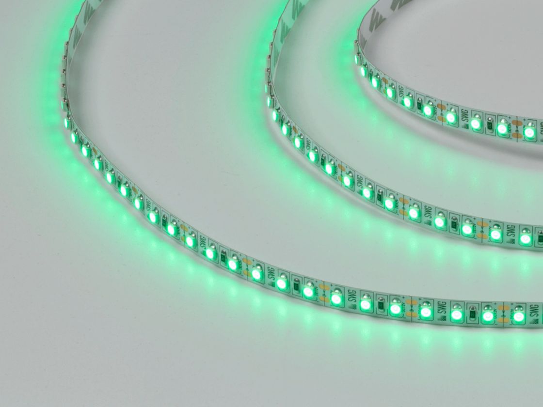 Лента SMD3528 с зеленым свечением, крупный план