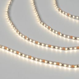 Светодиодная лента SMD3528 нейтральный белый, включенная, крупный план