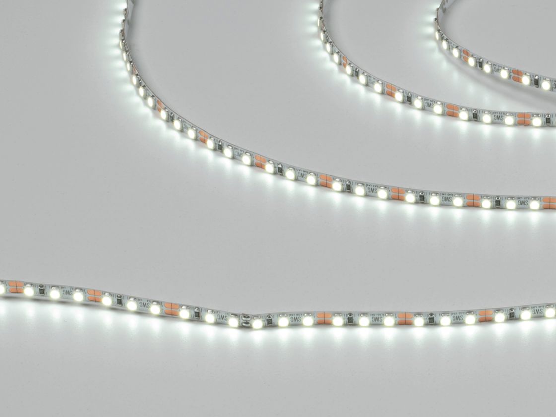 Светодиодная лента SMD3528, холодное свечение, включена