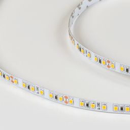 Светодиодная лента SMD2835, крупный план дорожек