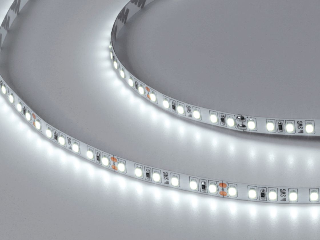 Включенная лента холодный белый свет, вид сверху
