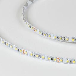 Светодиодная лента SMD2835 IP20 крупный план