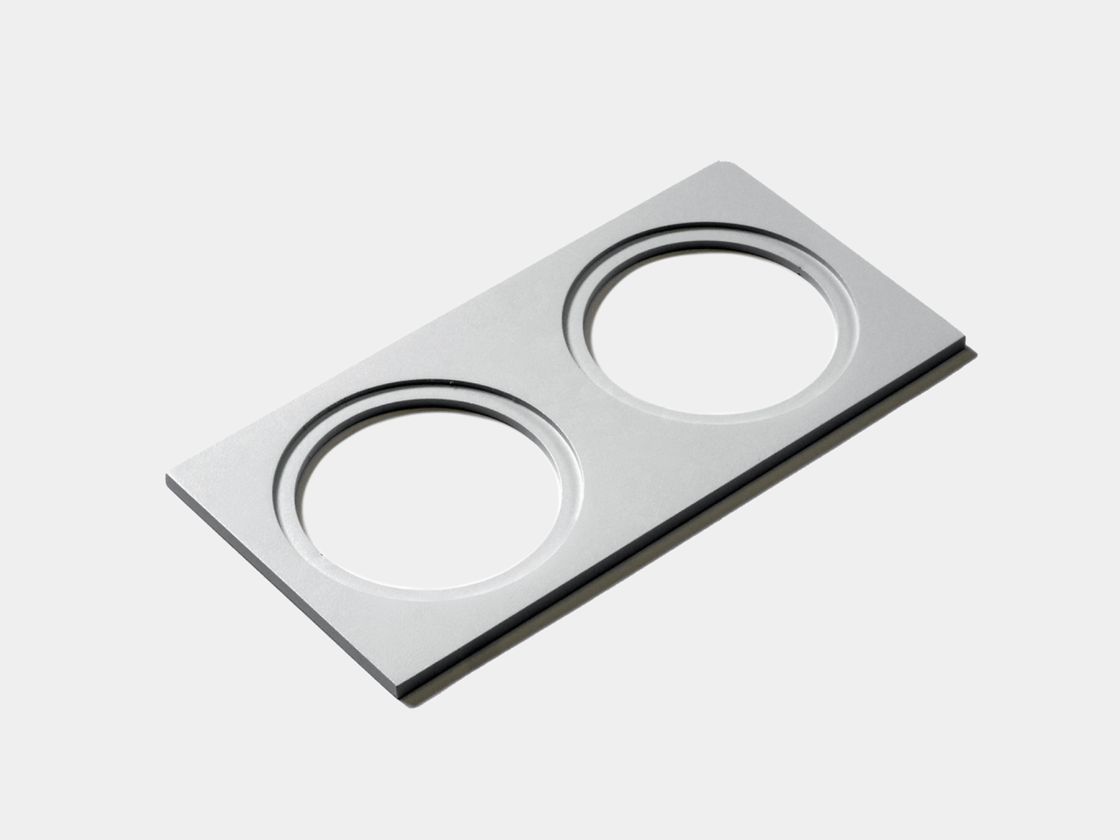 Алюминиевая рамка на два светильника, наклонный ракурс