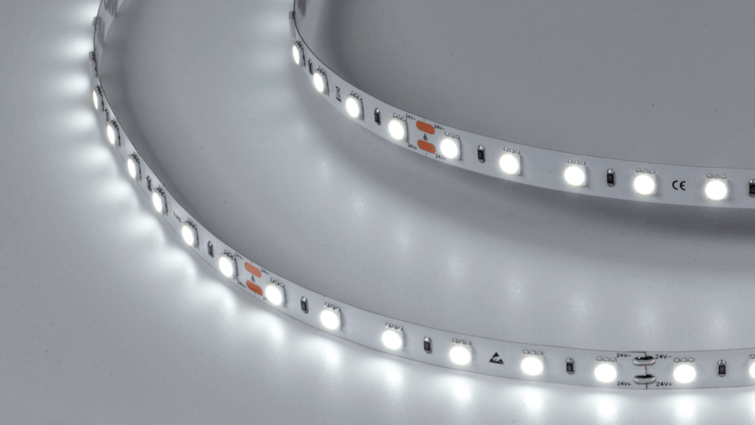 Светодиодная лента LUX, 5050, 60 LED/м, 14,4 Вт/м, 24В, IP33, Холодный белый (6000K) DesignLed DSG560-24-W-33 DSG560-24-W-33