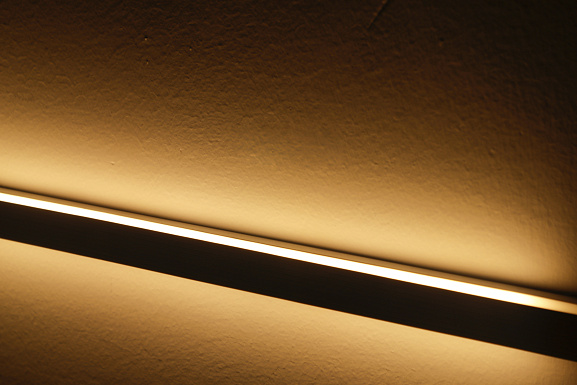Фото Светодиодная лента SWG PRO 2835, 140 LED/м, 10 Вт/м, 24В , IP67, Цвет: Теплый белый, NE-DU2140-24-10-WW-67 от магазина SWGShop.ru